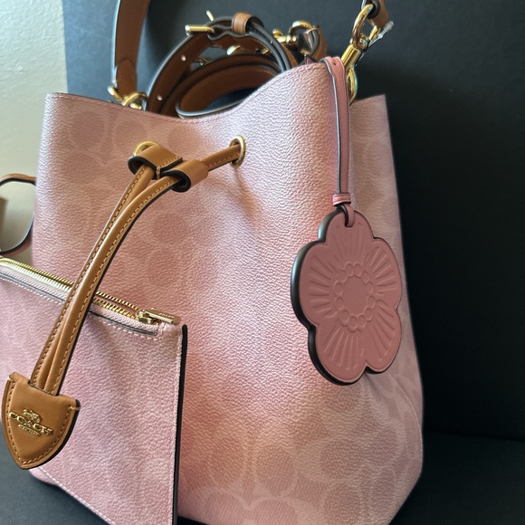 NWT Rowan Bucket Bag In Signature Canvas With Charms 🌸 - Picture 4 of 9